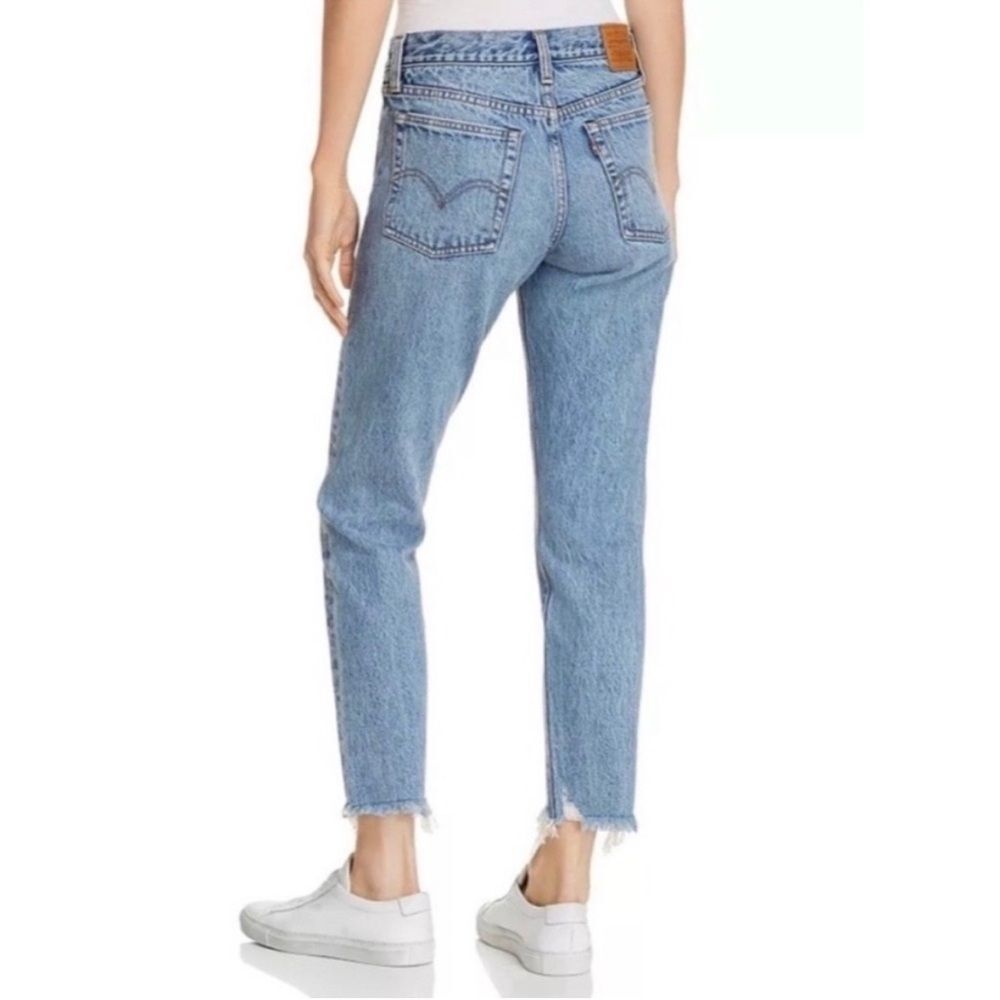 Levi's Wedgie Blue Button-Fly Denim Jeans Size 28 Frayed Hem Y2K Casual Chic